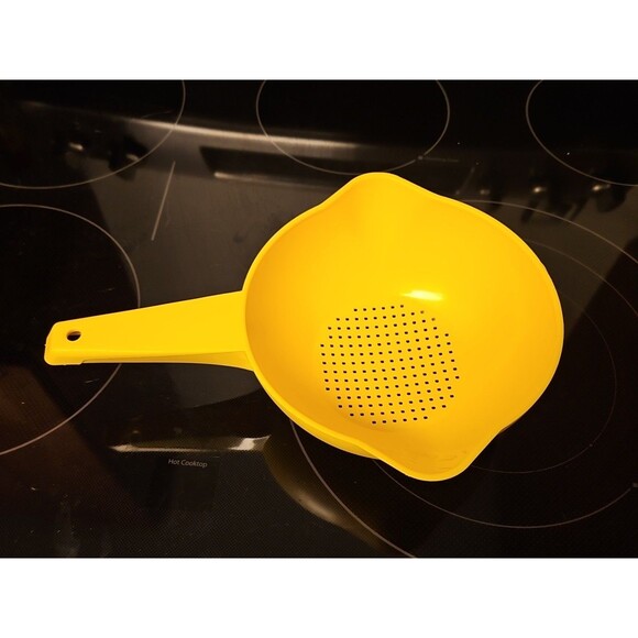 Vintage Yellow Tupperware Small 1 Quart Colander Strainer #1200 - Picture 2 of 8